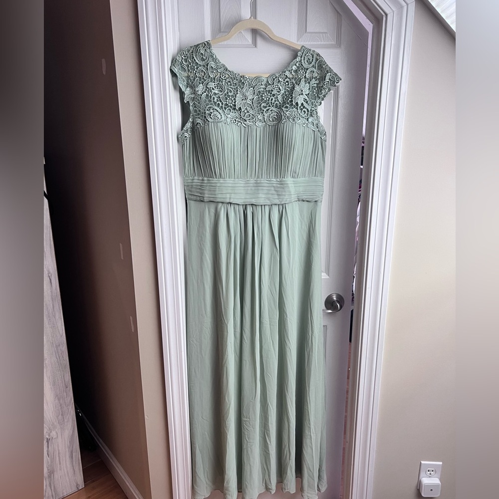 Sea foam green Mother of the Bride/Groom gown